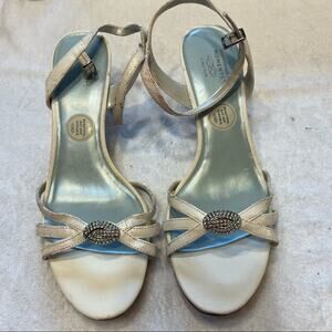 Unforgettable Moments Silver Strappy Heels w/ Rhinestone Centerpiece Size 9.5
